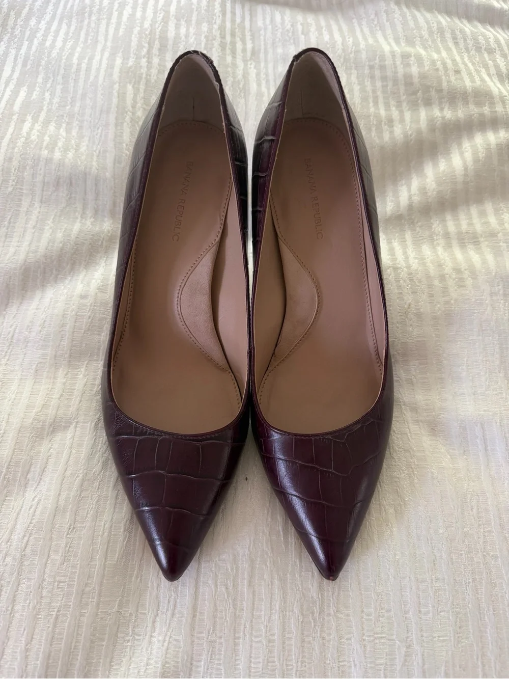Vintage Banana Republic Women's Burgundy Croc-Embossed Pointed-Toe Heels
